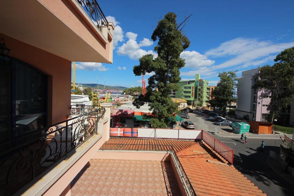 Menada Villa Bonita Apartments Sunny Beach Exterior photo